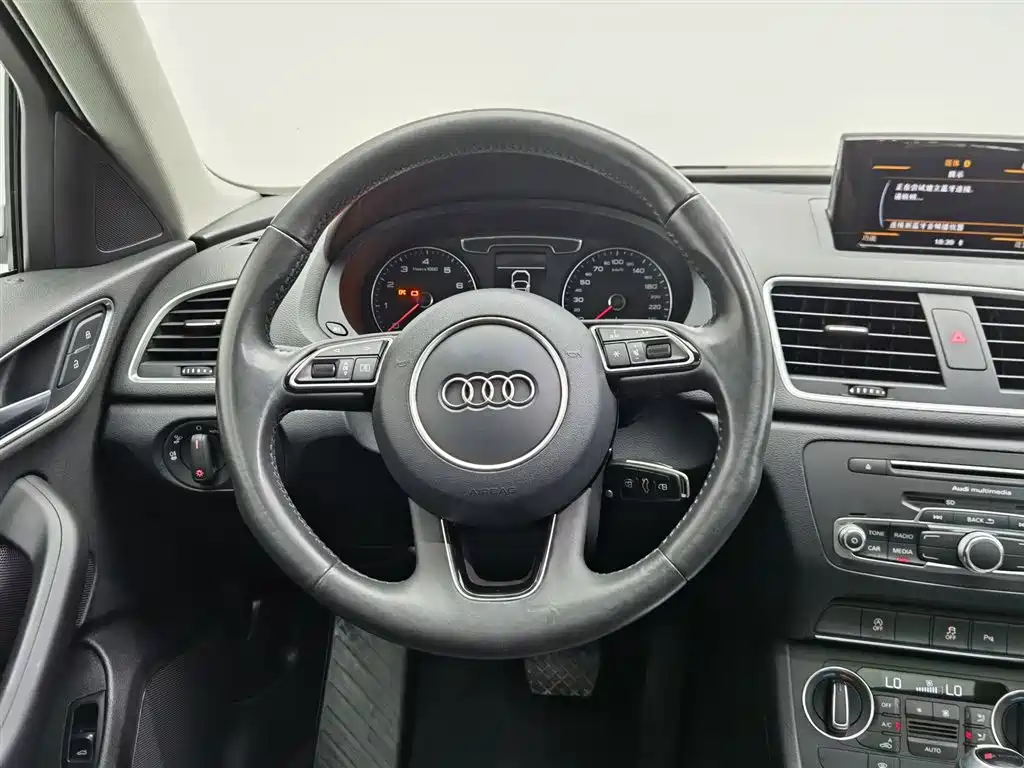 Audi Q3 2018 — фото 11