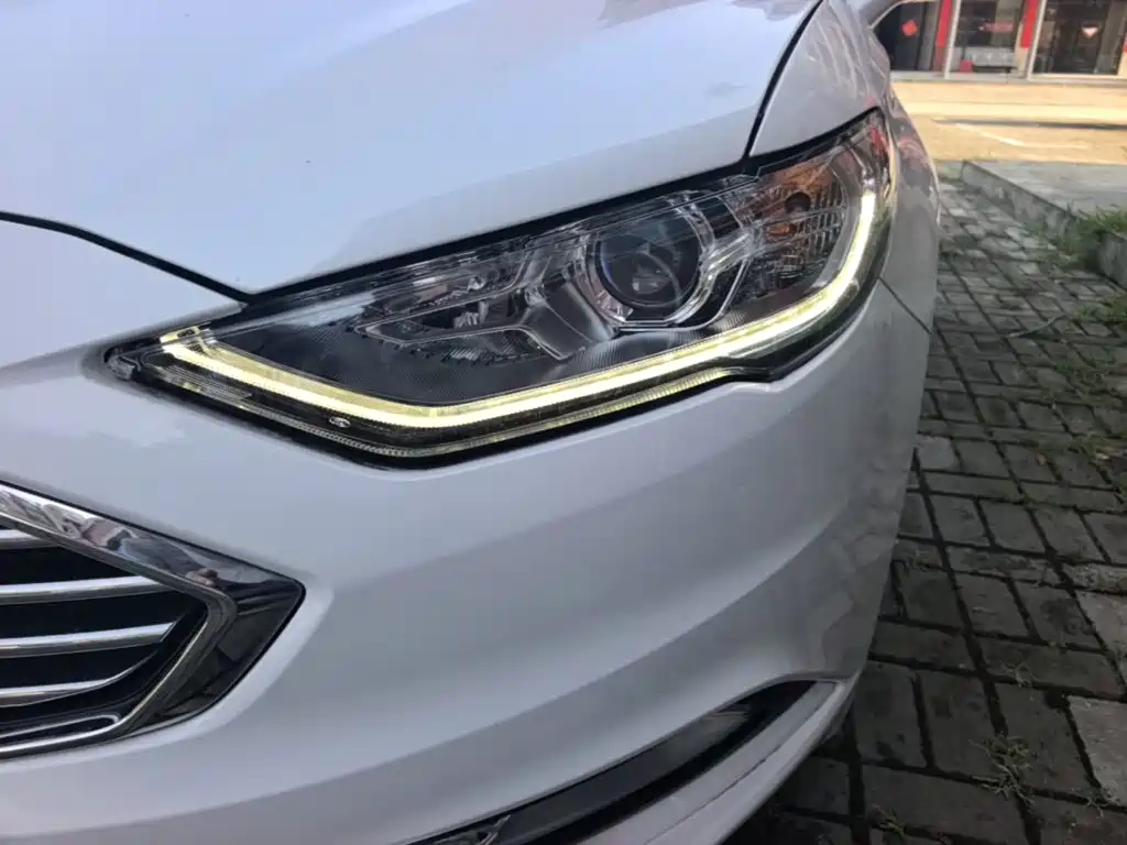 Ford Mondeo 2018 — фото 24