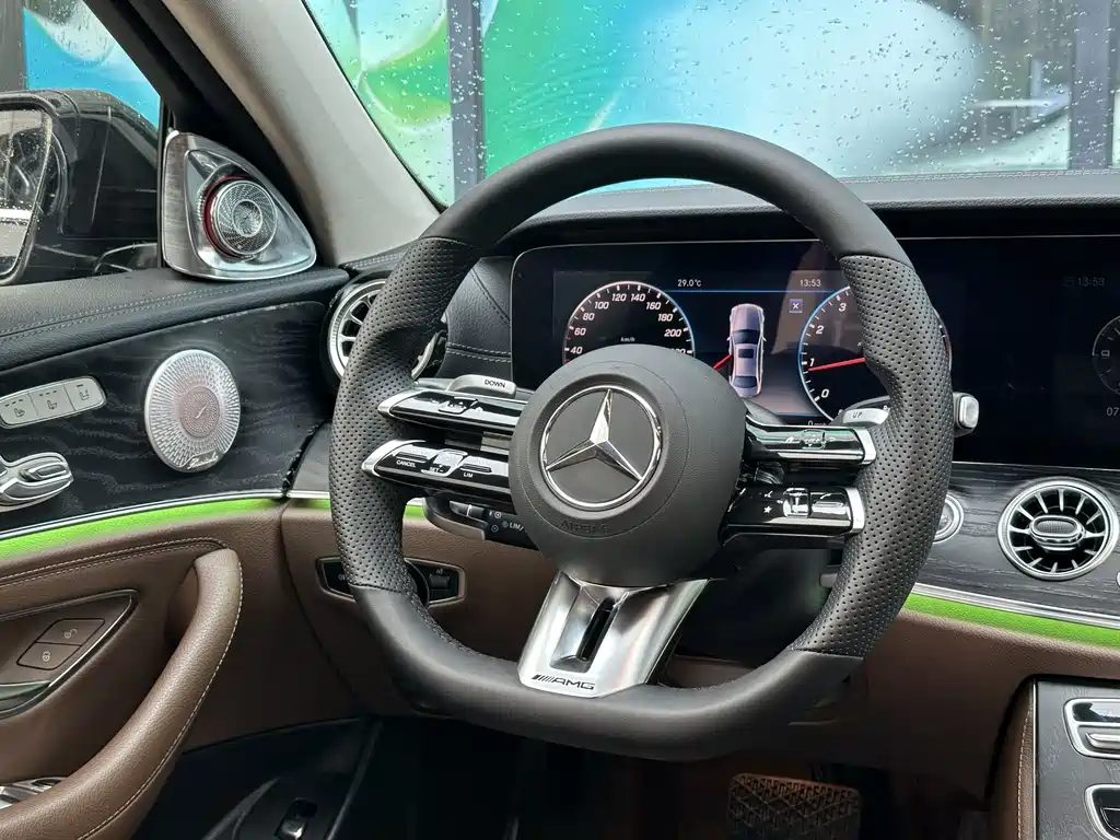 Mercedes-Benz E-Class 2019 — фото 18