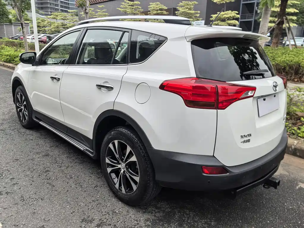 Toyota RAV4 2014