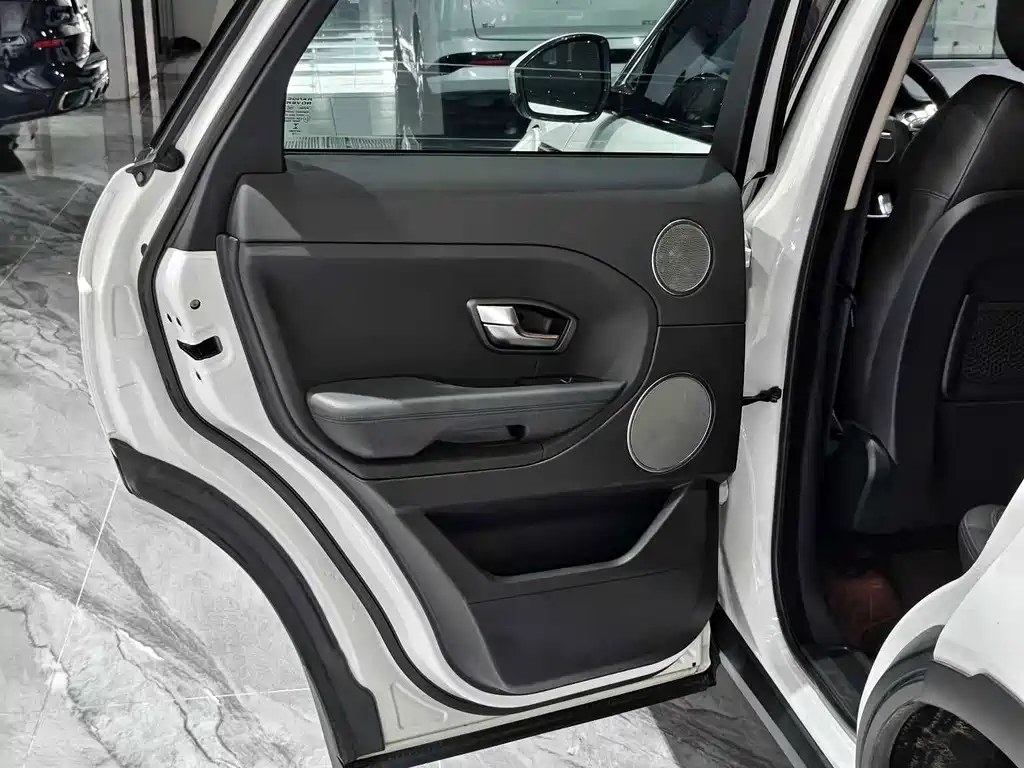 Land Rover Range Rover Evoque 2015 — фото 17