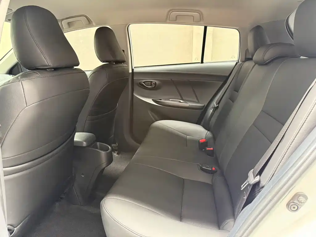 Toyota Yaris L 2022 — фото 10