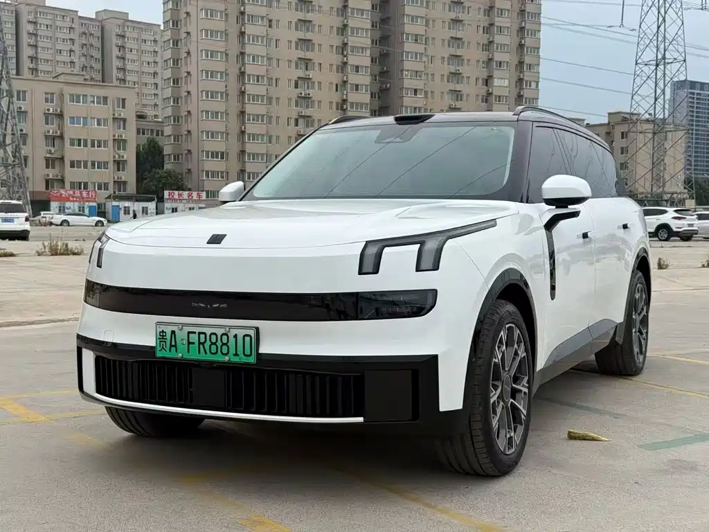 Lynk & Co 900 2025