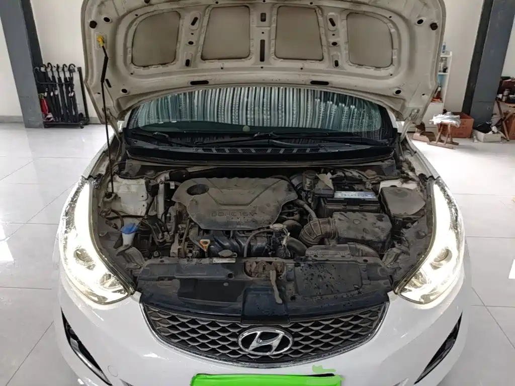 Hyundai Elantra 2017 — фото 20