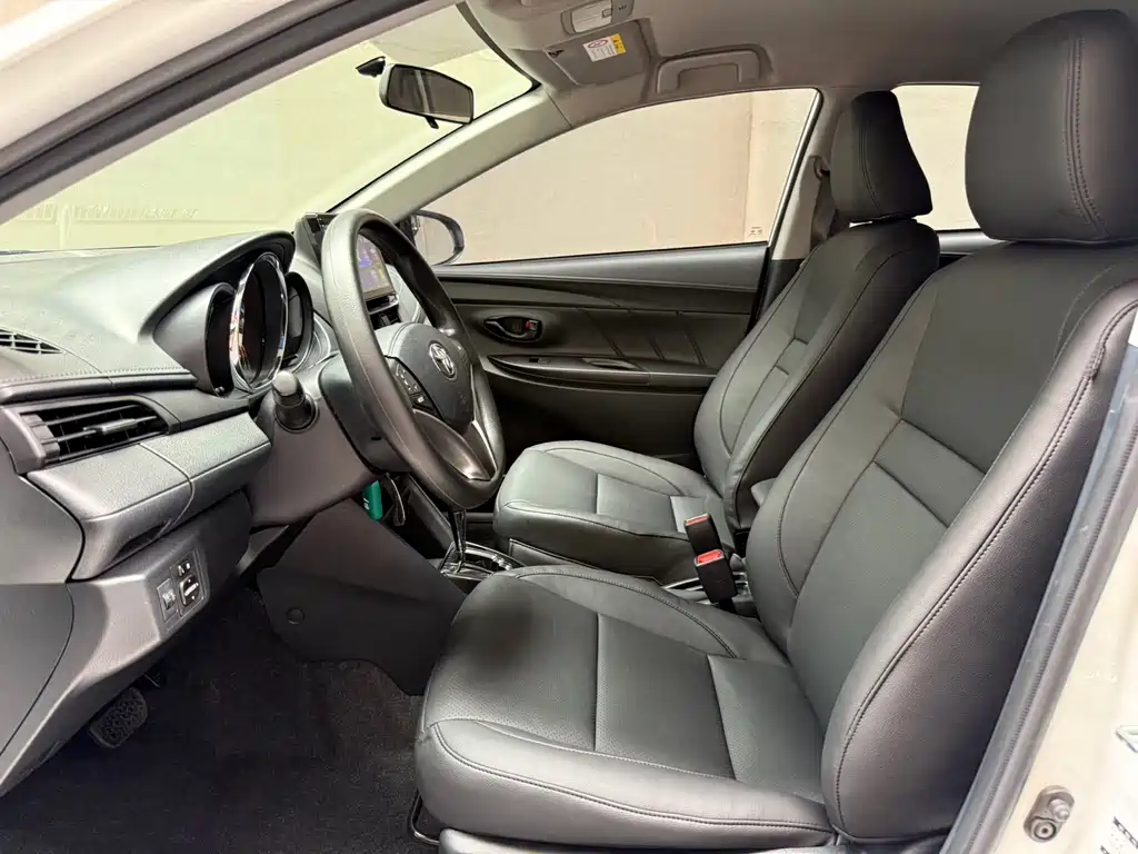 Toyota Yaris L 2022 — фото 9