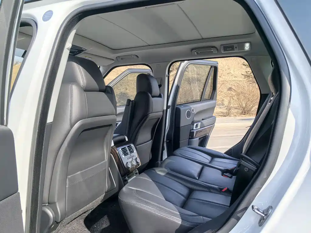 Land Rover Range Rover 2018 — фото 12