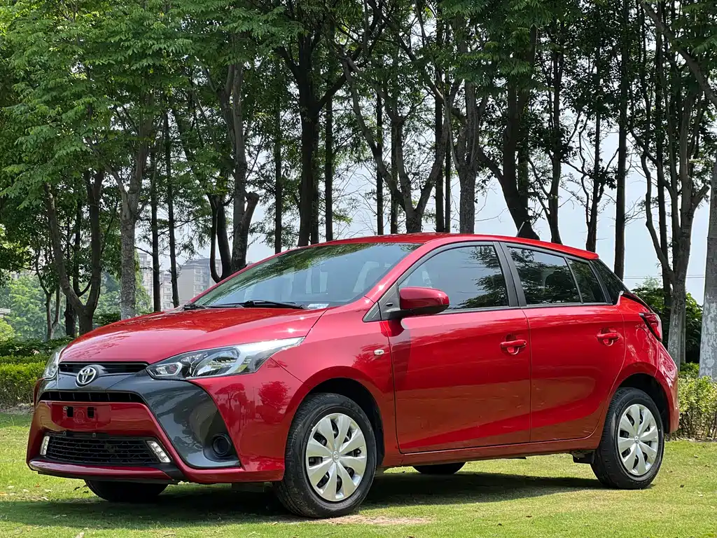 Toyota Yaris L 2021 — фото 1