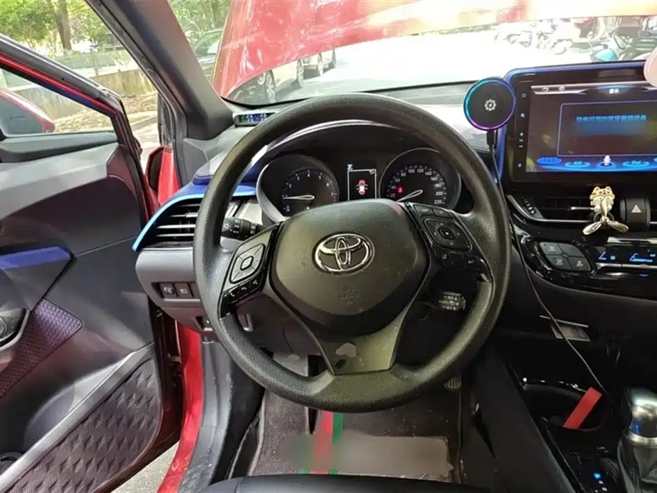 Toyota C-HR 2019 — фото 13