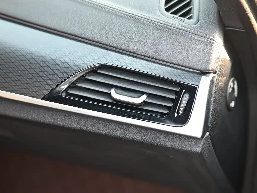 BMW 5 Series 2023 — фото 11