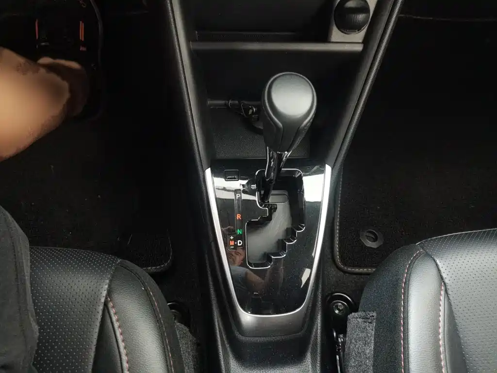 Toyota Yaris L 2023 — фото 9