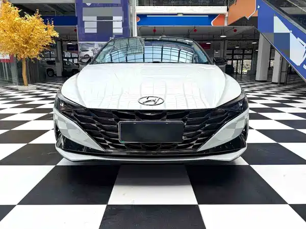 Hyundai Elantra 2022