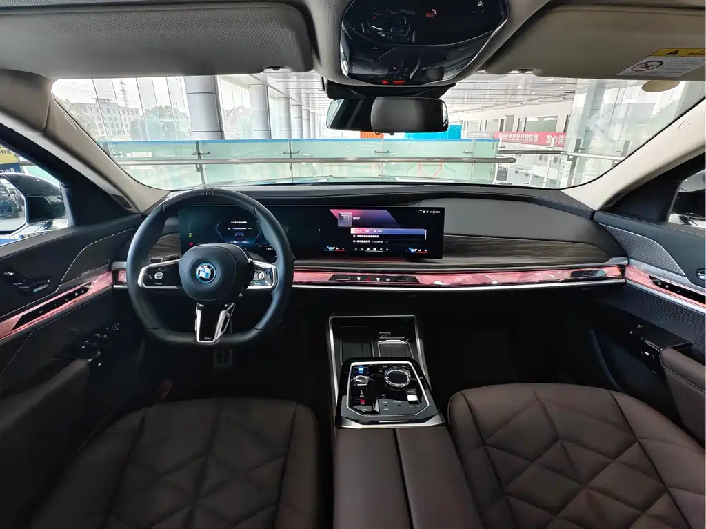 BMW i7 2025 — фото 16