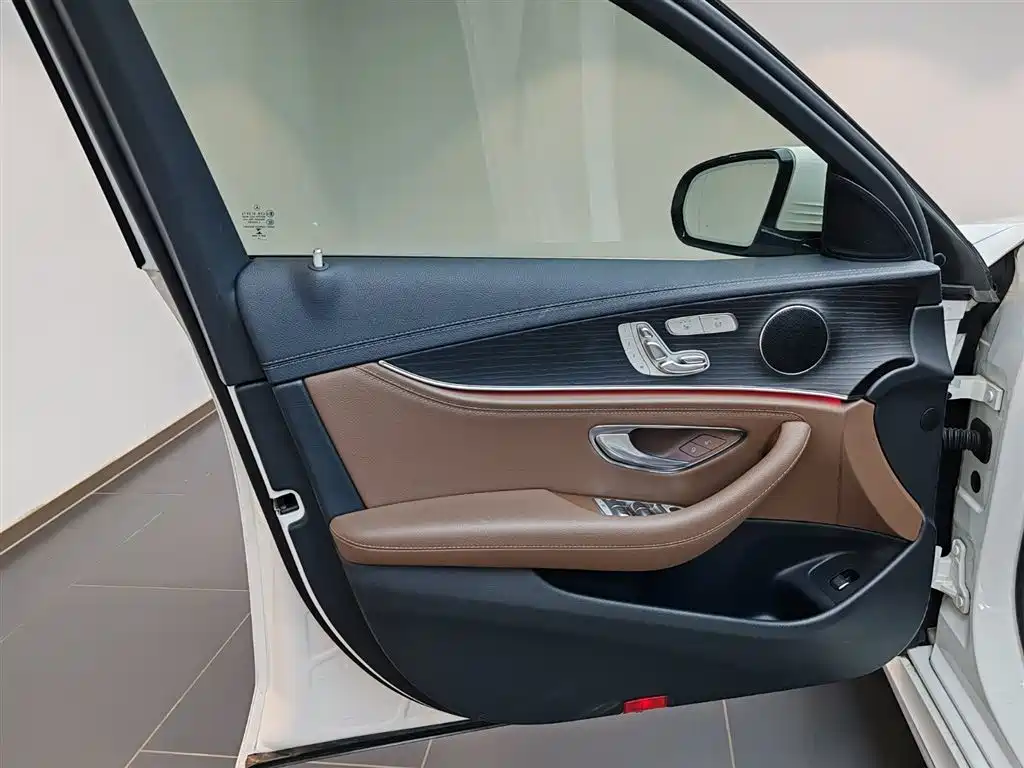 Mercedes-Benz E-Class 2019 — фото 16