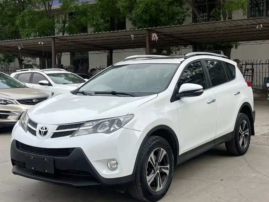 Toyota RAV4 2015 — фото 1
