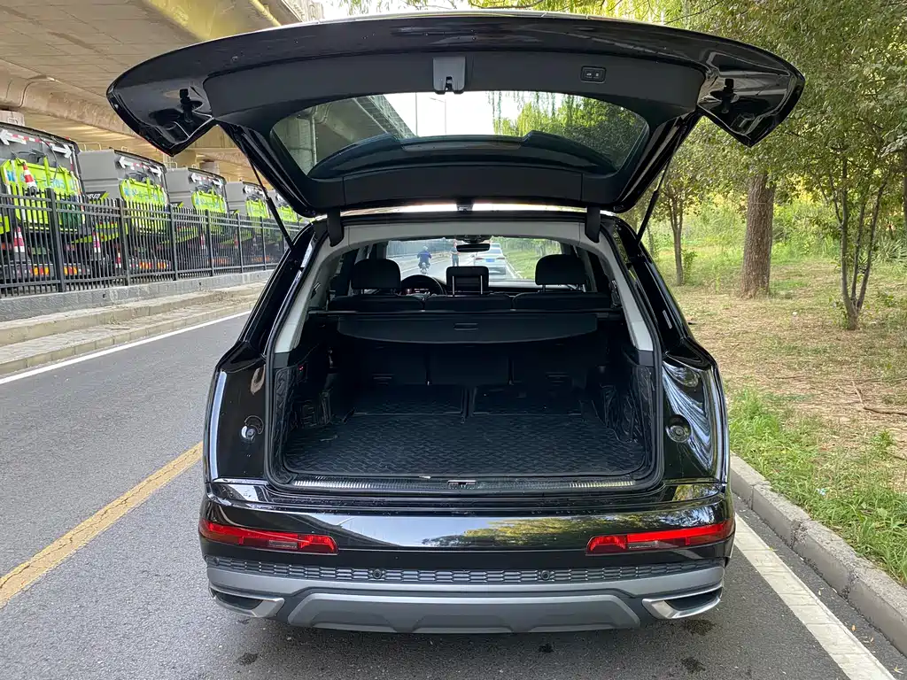 Audi Q7 2023 — фото 23