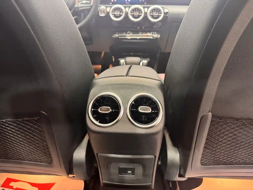 Mercedes-Benz A-Class 2022 — фото 13