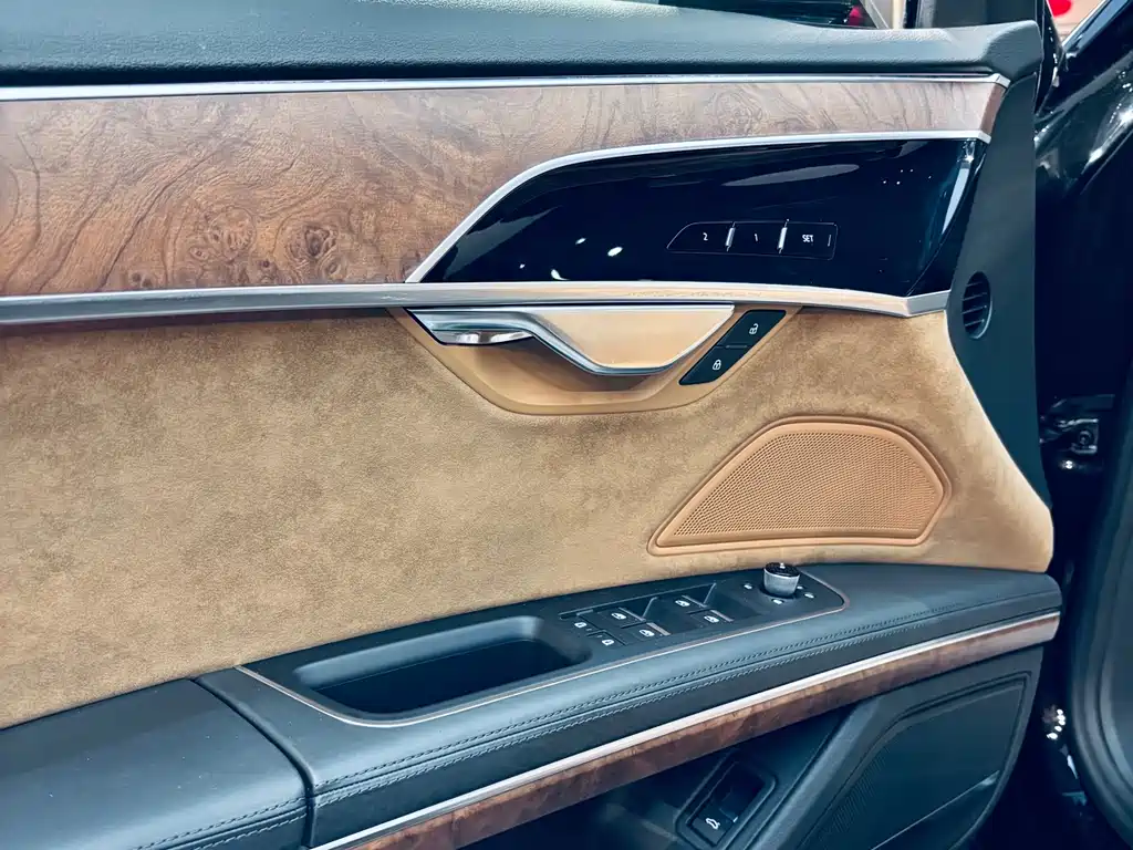 Audi A8 2018 — фото 7