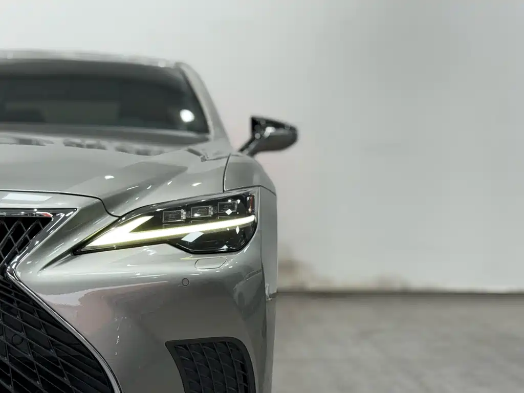 Lexus LS 2022 — фото 15