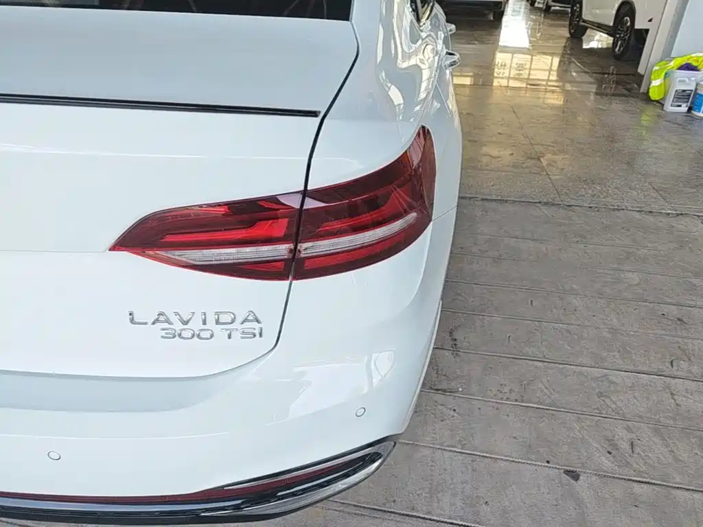 Volkswagen Lavida 2023 — фото 8