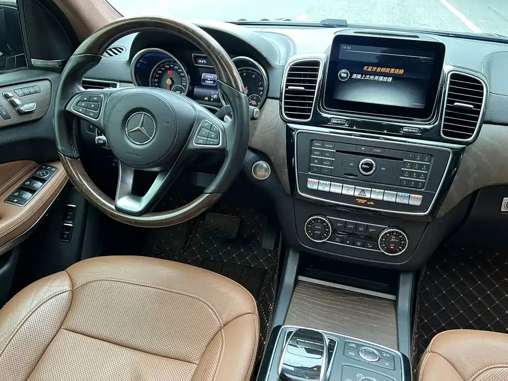 Mercedes-Benz GLS 2017 — фото 15