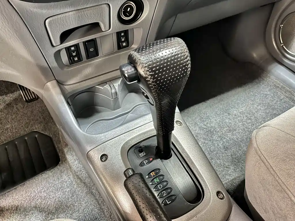 Toyota RAV4 2003 — фото 10