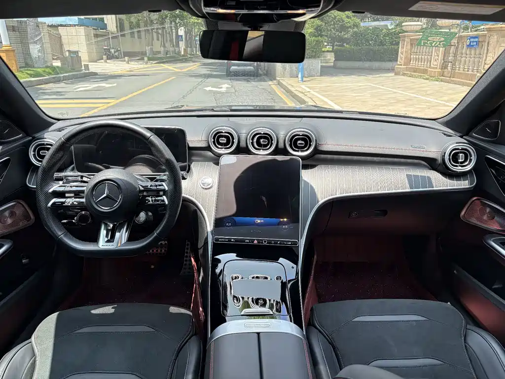 Mercedes-Benz C-Class AMG 2025 — фото 9