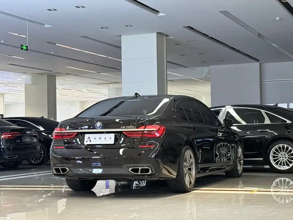 BMW 7 Series 2019 — фото 18
