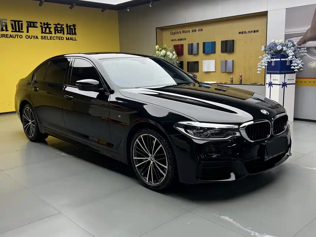 BMW 5 Series 2019 — фото 1