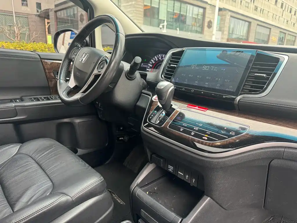 Honda Odyssey 2017 — фото 15