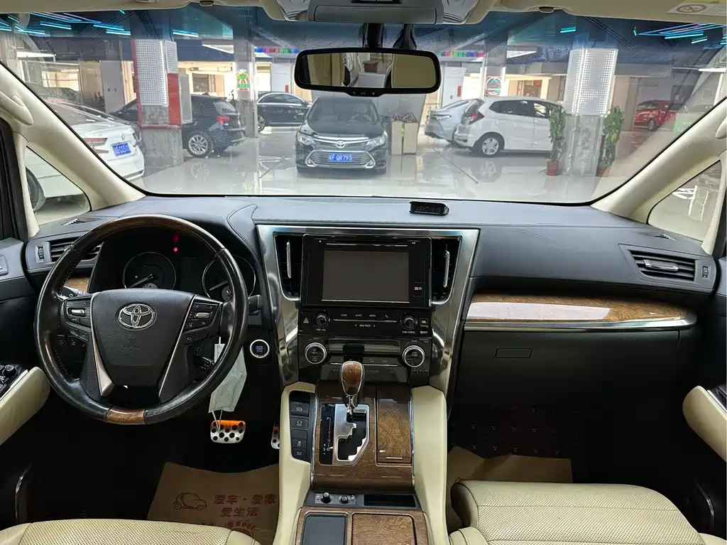 Toyota Alphard 2017 — фото 5
