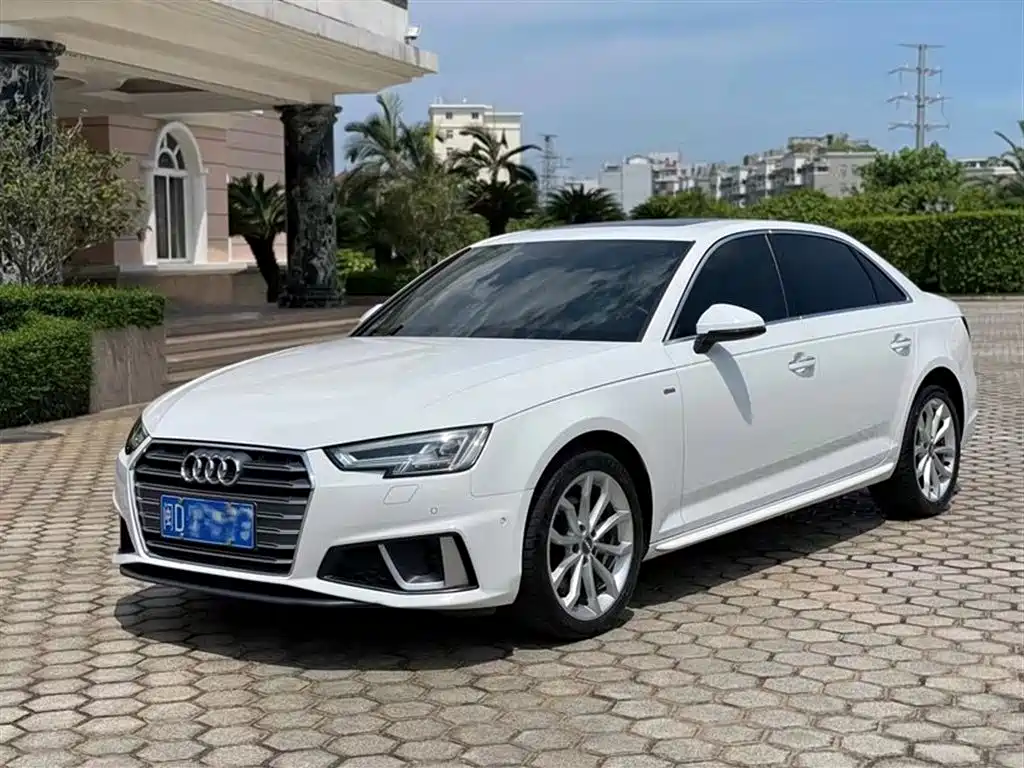 Audi A4L 2019 — фото 1