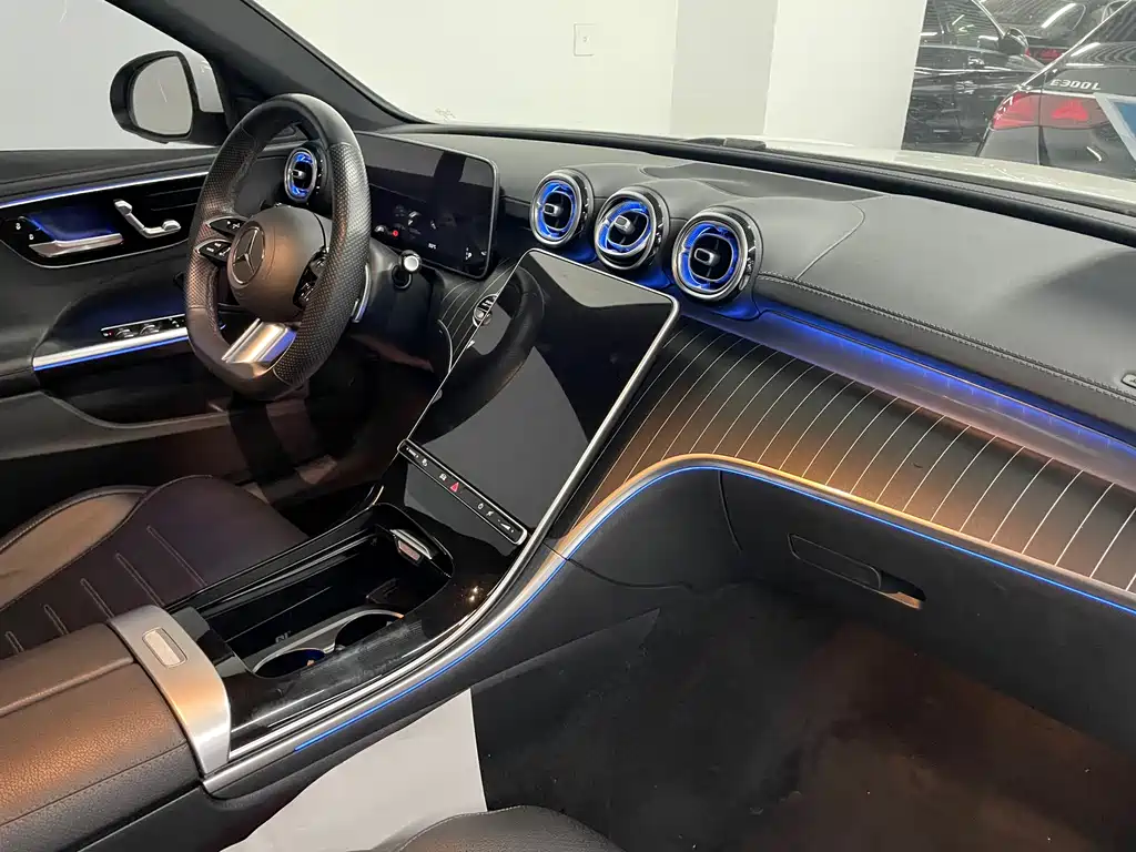 Mercedes-Benz C-Class 2023