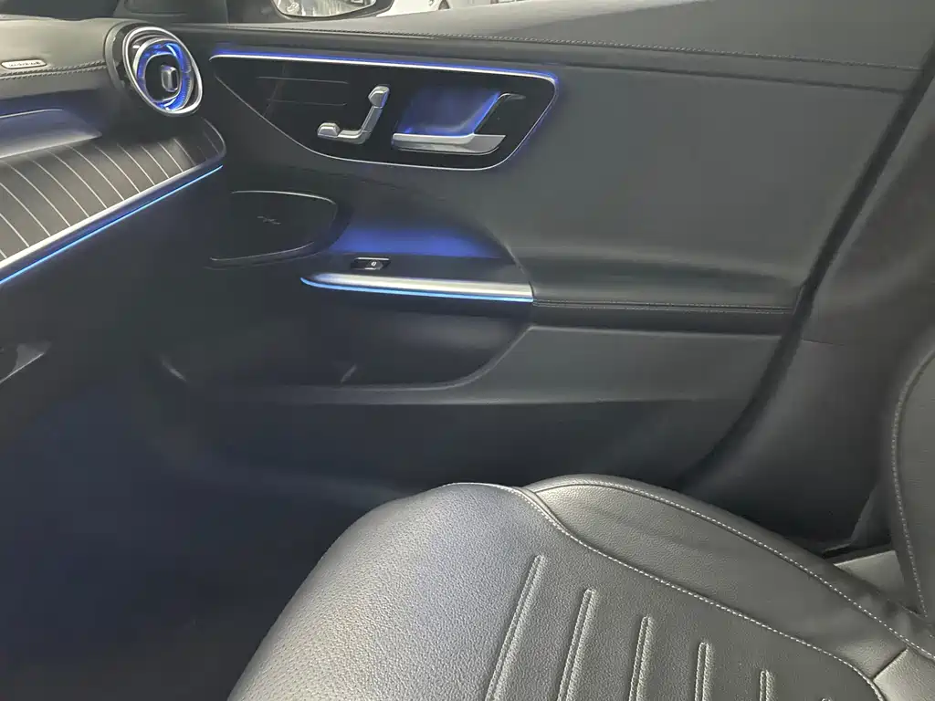 Mercedes-Benz C-Class 2023 — фото 16