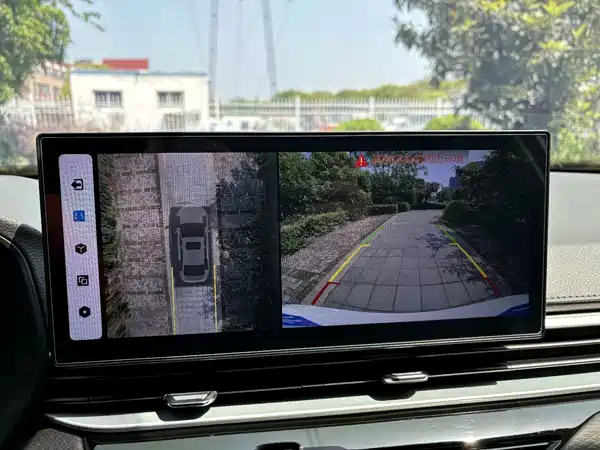Geely Emgrand 2025