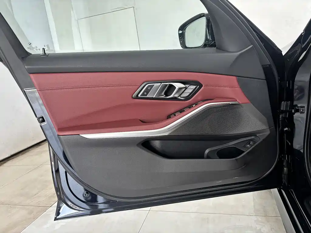 BMW 3 Series 2025 — фото 11