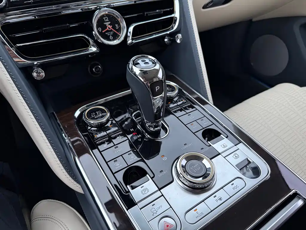Bentley Flying Spur PHEV 2022 — фото 15