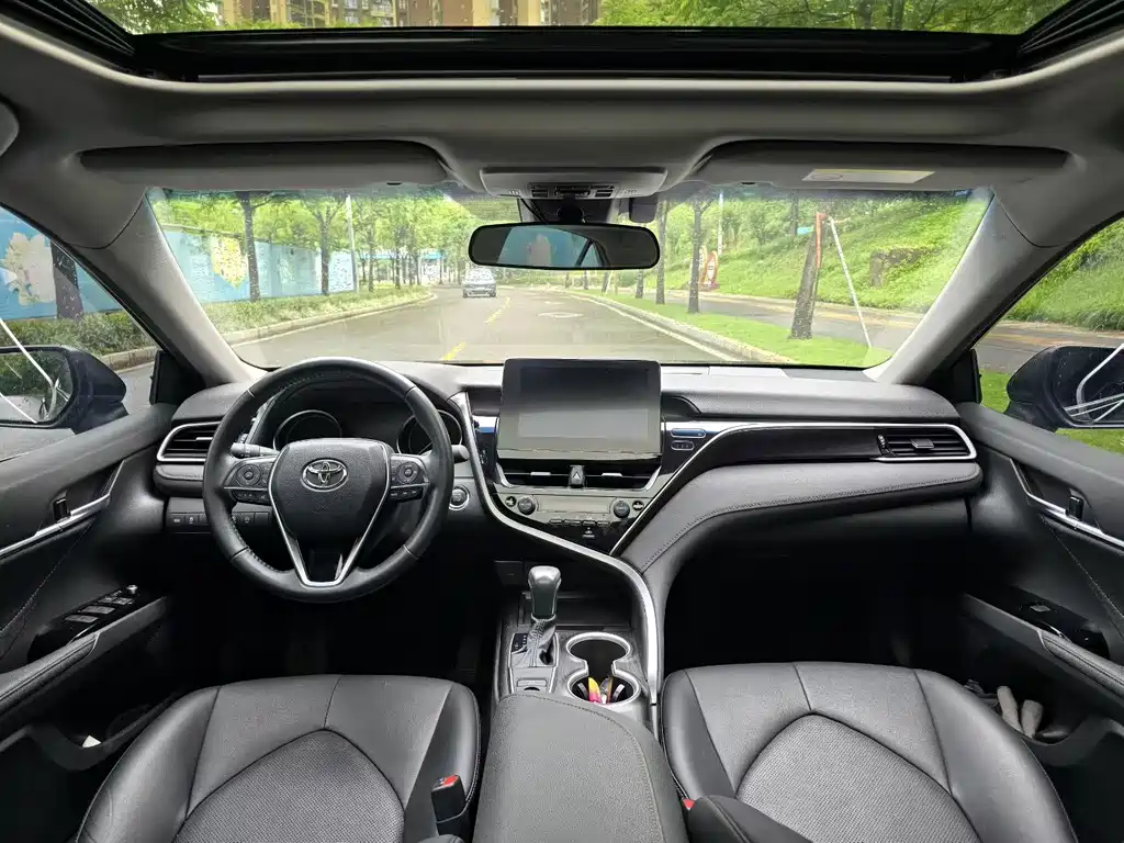 Toyota Camry 2023 — фото 7