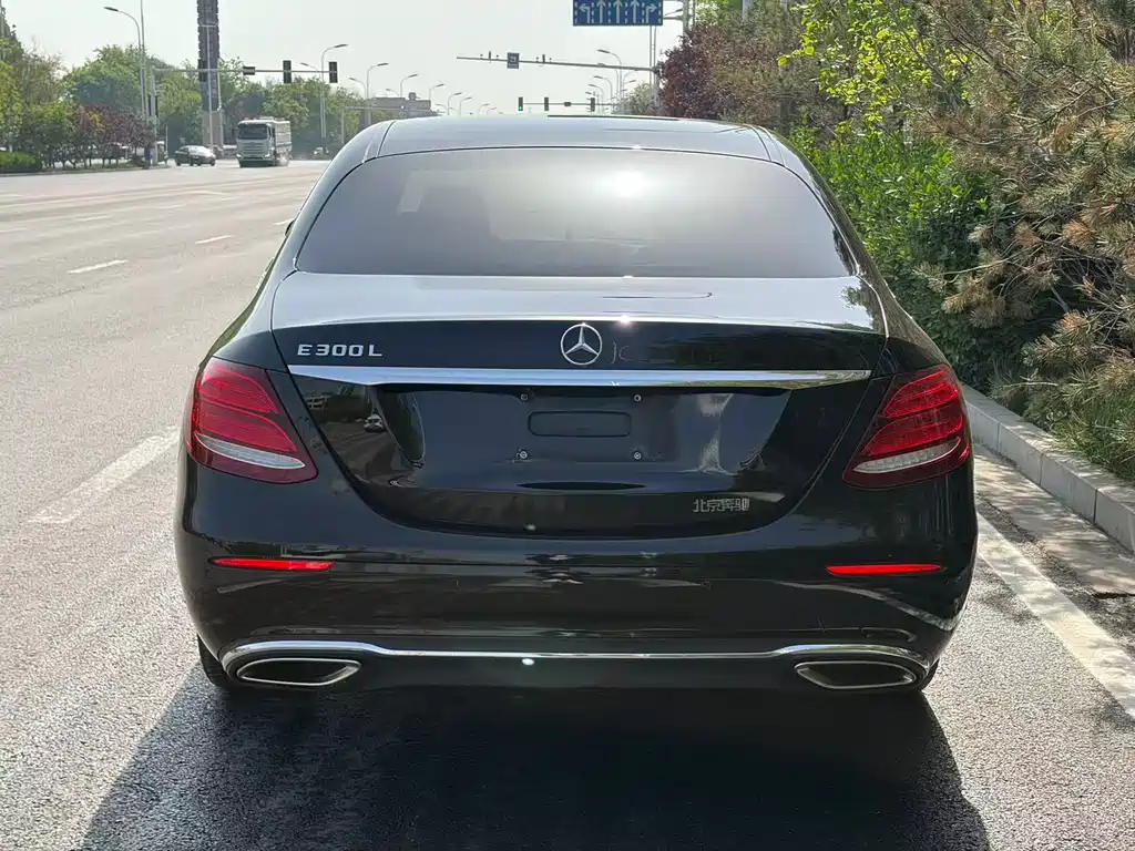 Mercedes-Benz E-Class 2017 — фото 15