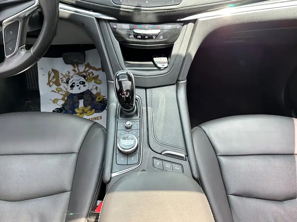 Cadillac XT5 2020 — фото 17