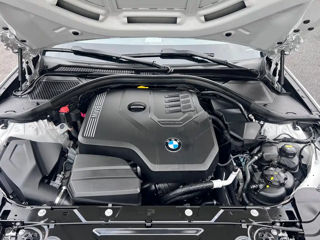 BMW 3 Series 2019 — фото 22