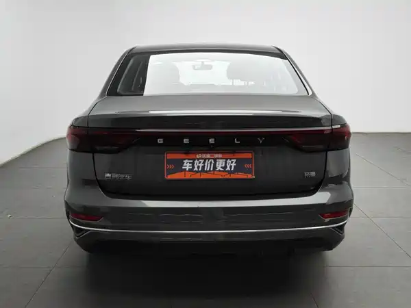 Geely Emgrand 2022