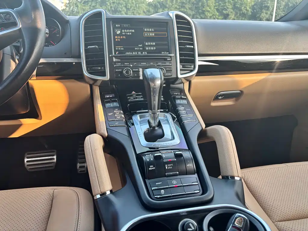 Porsche Cayenne 2016 — фото 18