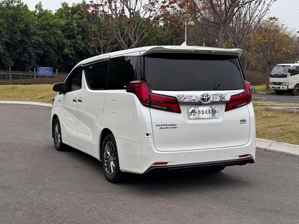 Toyota Alphard 2021 — фото 19