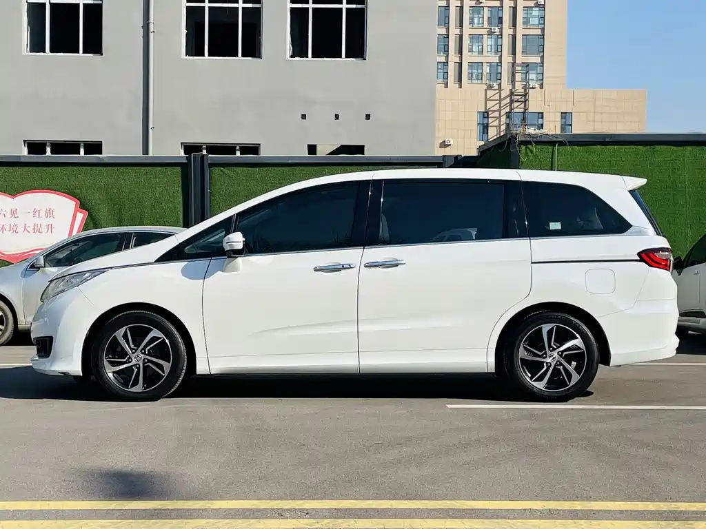 Honda Odyssey 2018 — фото 20
