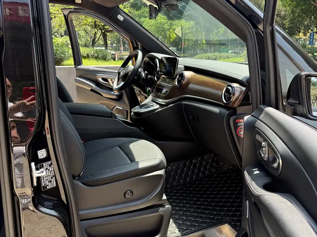 Mercedes-Benz V-Class 2022 — фото 14