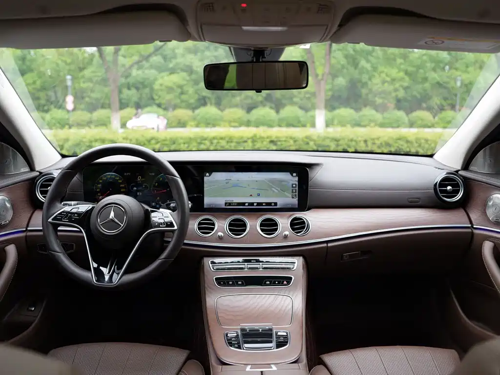 Mercedes-Benz E-Class 2023 — фото 12