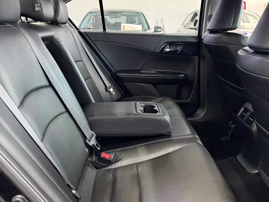 Honda Accord 2018 — фото 20