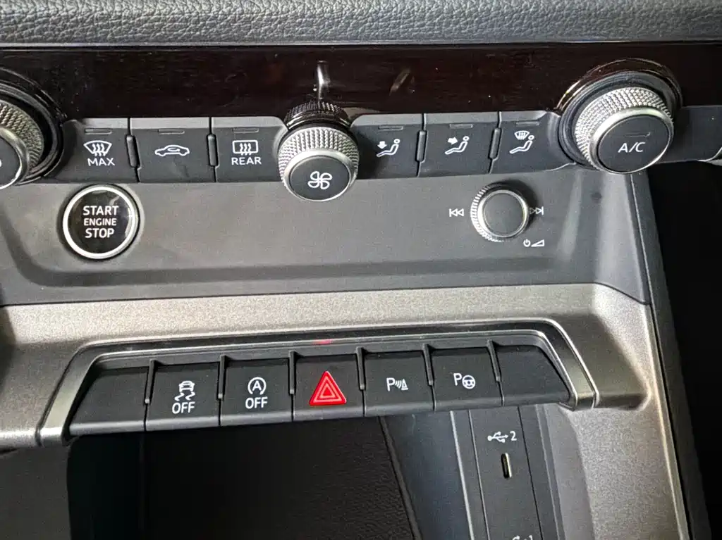 Audi Q3 2023 — фото 19