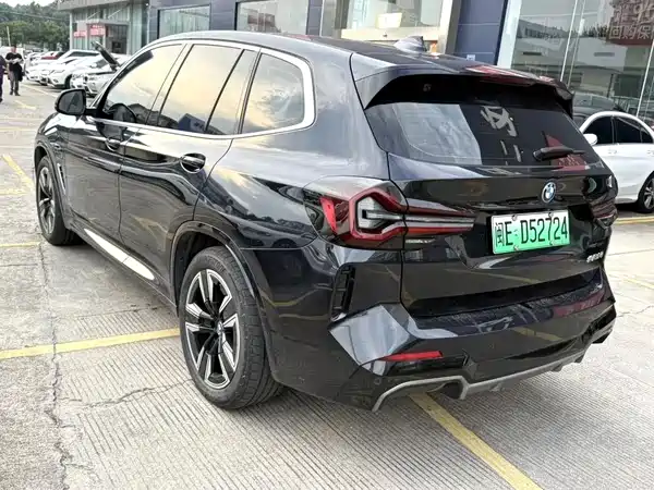 BMW iX3 2024