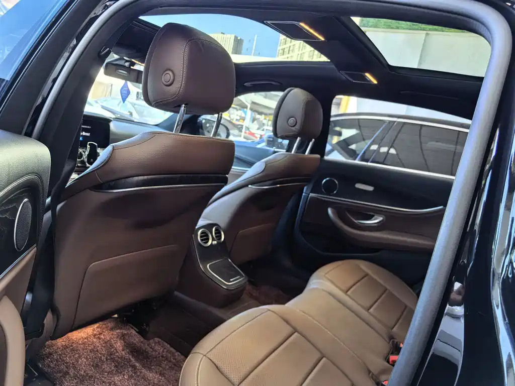 Mercedes-Benz E-Class 2023 — фото 11